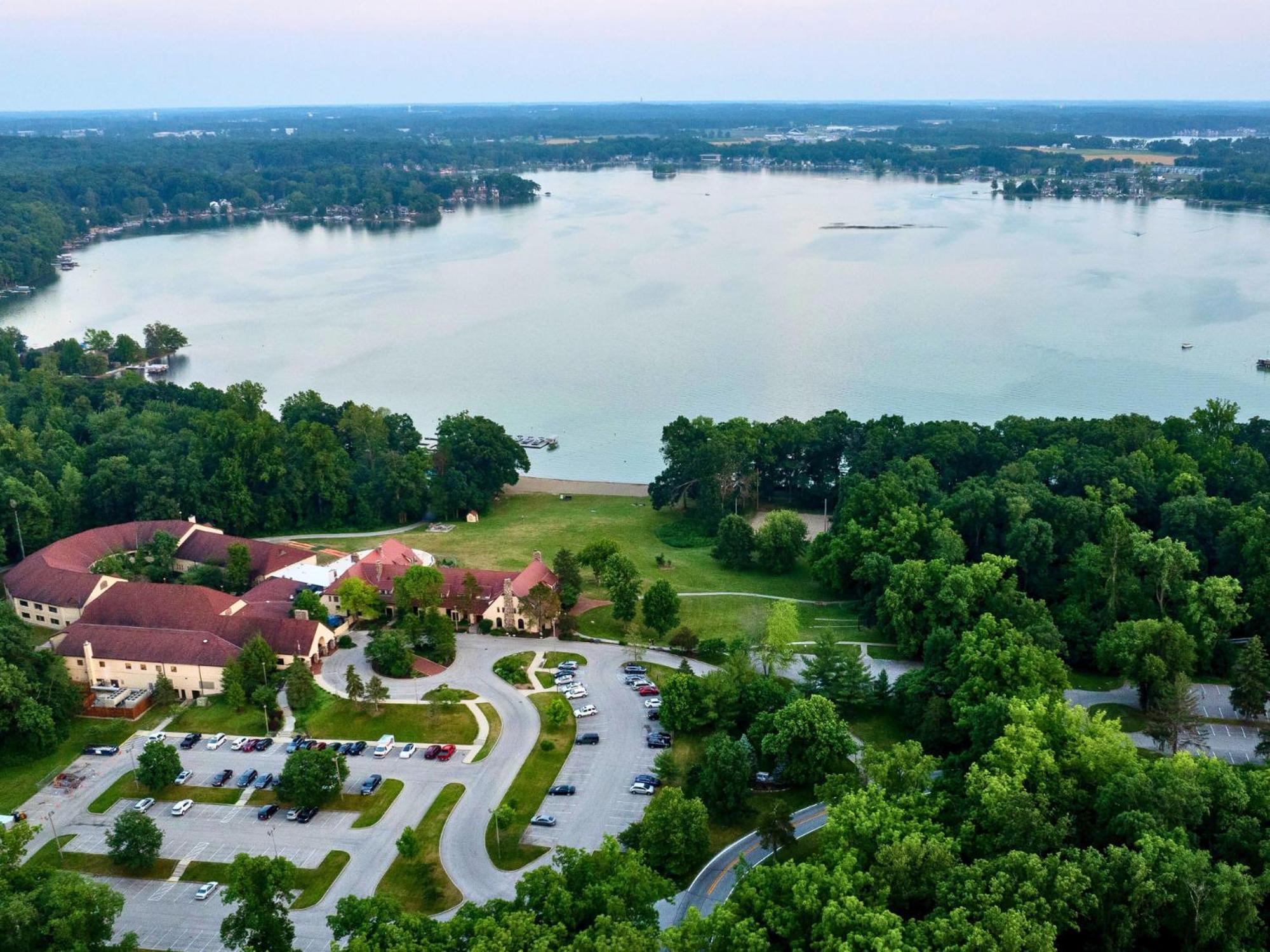 Potawatomi Inn & Cabins Angola Exteriör bild